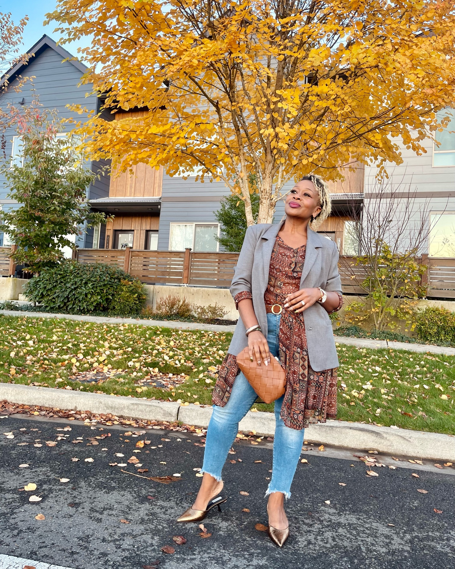 Fall Style! 🍂🍁
Dress & blazer: thrifted
Handbag & shoes: @stevemadden @nordstromrack
Jeans & belt: @luckybrand 

#LTKWorkwear #LTKSeasonal #LTKShoeCrush