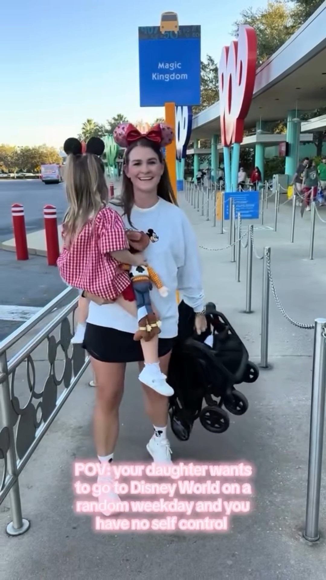 Stroller game: unbeatable✈️🏰 Colugo makes every adventure effortless. 

@hicolugo #hicolugo #toddermom #disneymom #travelstroller #ad