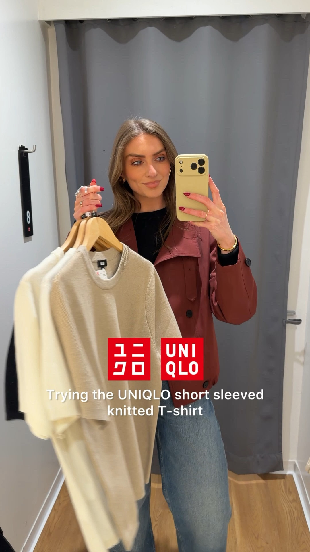 UNIQLO spring/summer wardrobe staple
Trying the short sleeved knitted t-shirt for the first time 
I liked the XS in these, I wear a small in the long sleeved version so I sized down in the short sleeve
I tried the black, beige and off white 
Jeans are the high rise Abercrombie barrel leg 
I’m 5ft 6 and wear the W25 Long 