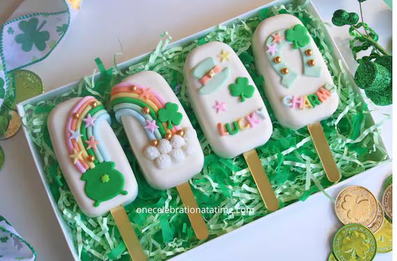 St. Patrick's Day Cakesicles Set of 4, Cake pops, St. Patrick's Day Lucky Charms Cakesicles | Etsy (US)