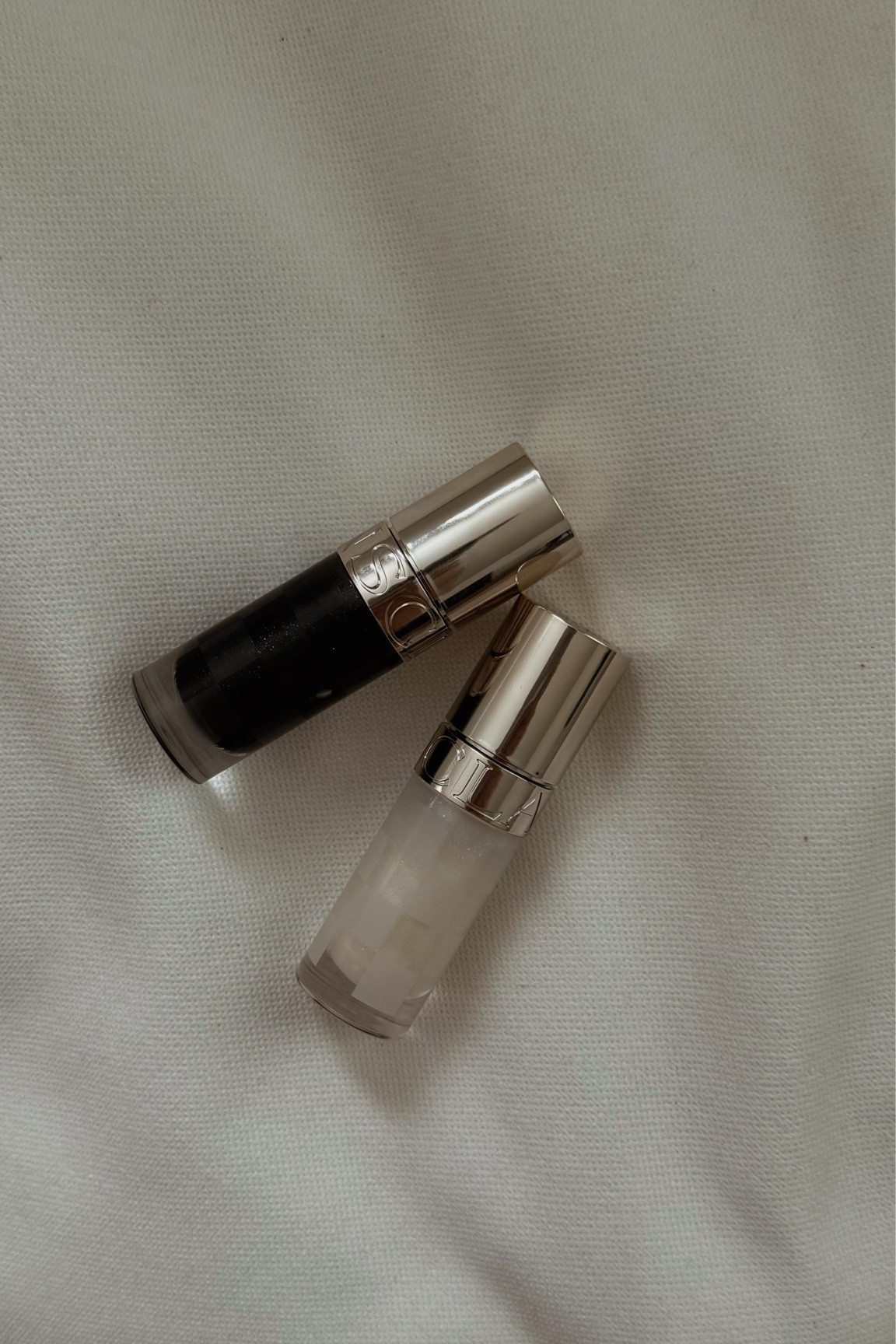 Clarins Ph adapting lip oil black and white 

#LTKSeasonal #LTKBeauty #LTKVideo