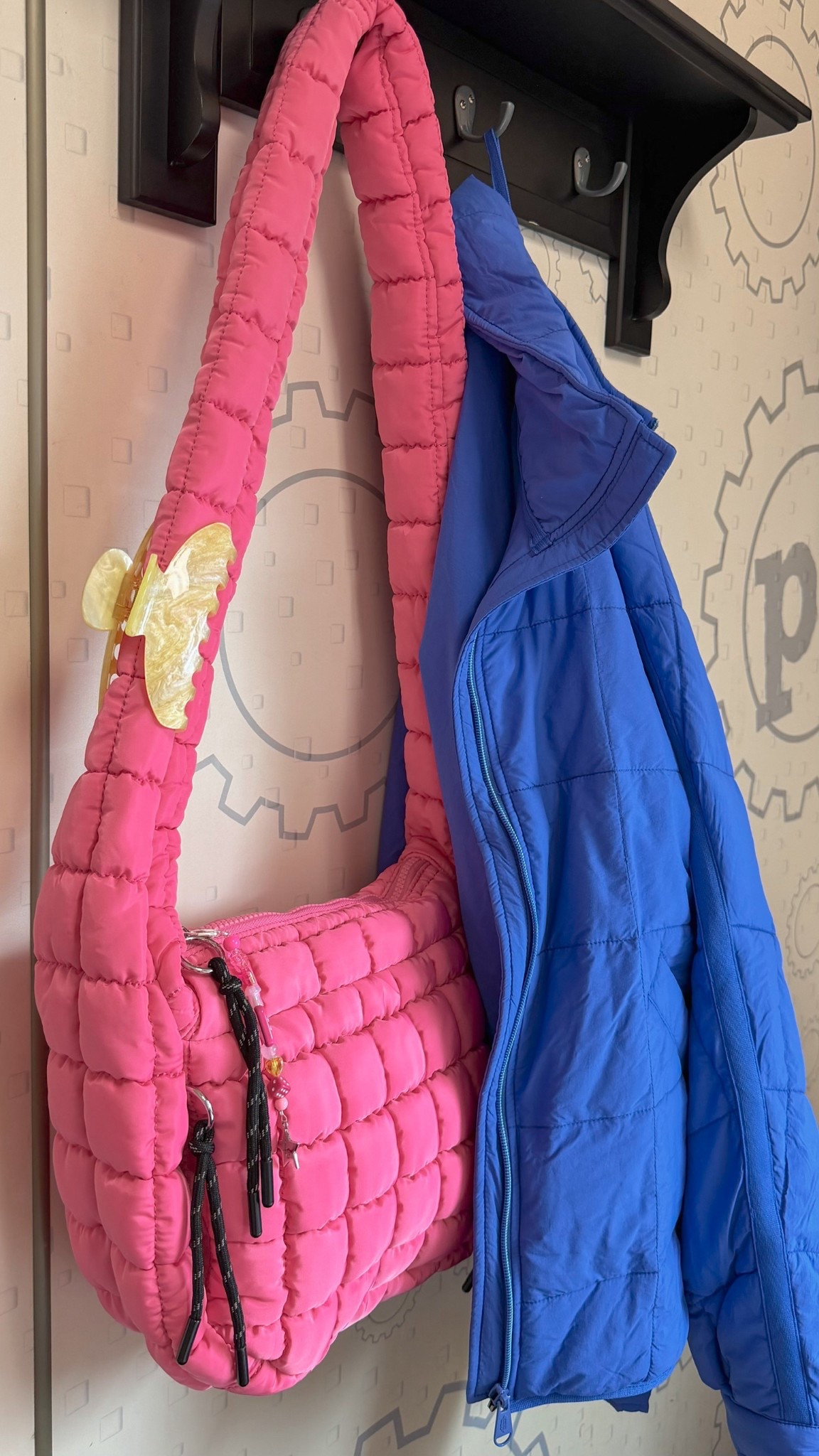 When your gym bag and jacket are giving 💗💙💗💙💗💙

#LTKfitnessgoals #LTKActive #LTKgrwm