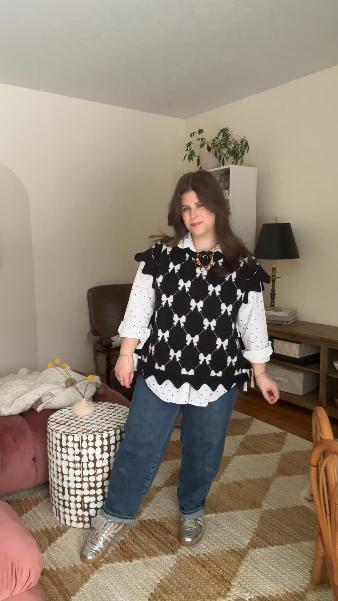 Chaperoned my kindergartner’s field trip today 🎉

This sweater vest has so many cute details. The scallop edges, the tie sides, the bows 🎀



#LTKFindsUnder50 #LTKStyleTip #LTKFindsUnder100