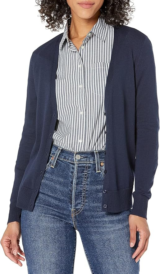 Amazon Essentials Women's Lightweight Vee Cardigan Sweater (Available in Plus Size) | Amazon (US)