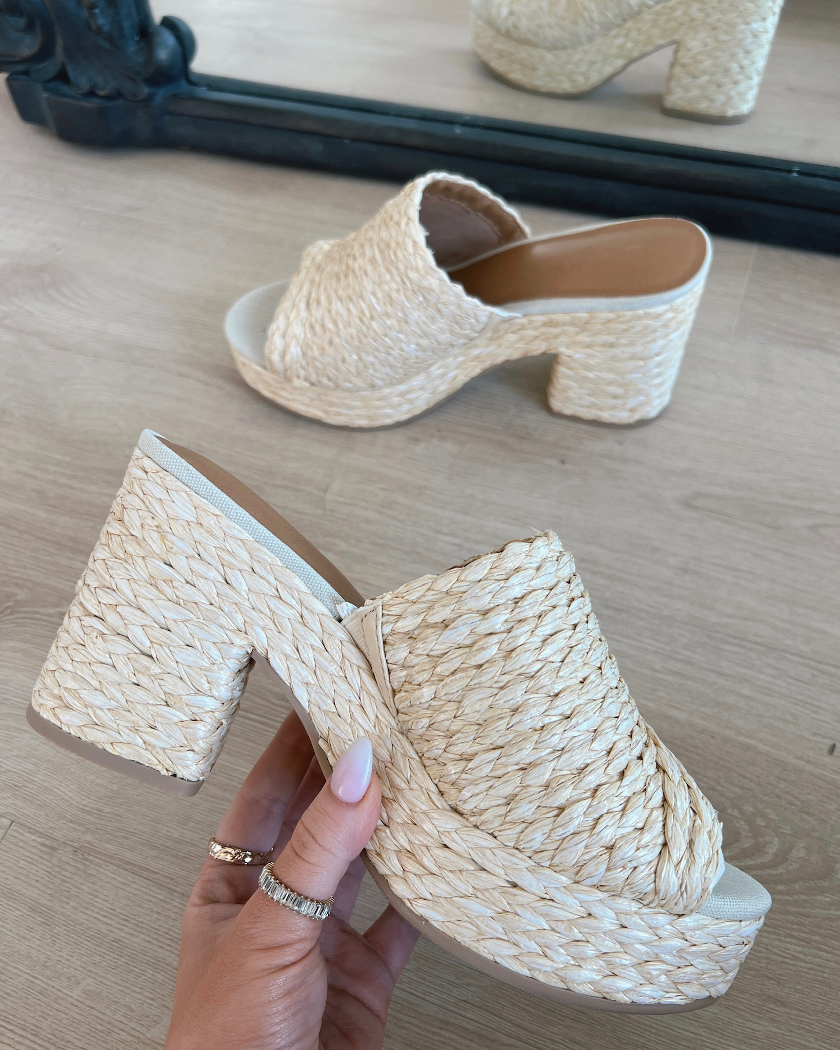 Target Accessories! 👡👜Click below to shop the post!

Madison Payne, Accessories, Target, Budget Fashion, Affordable

#LTKshoecrush #LTKSeasonal #LTKunder50