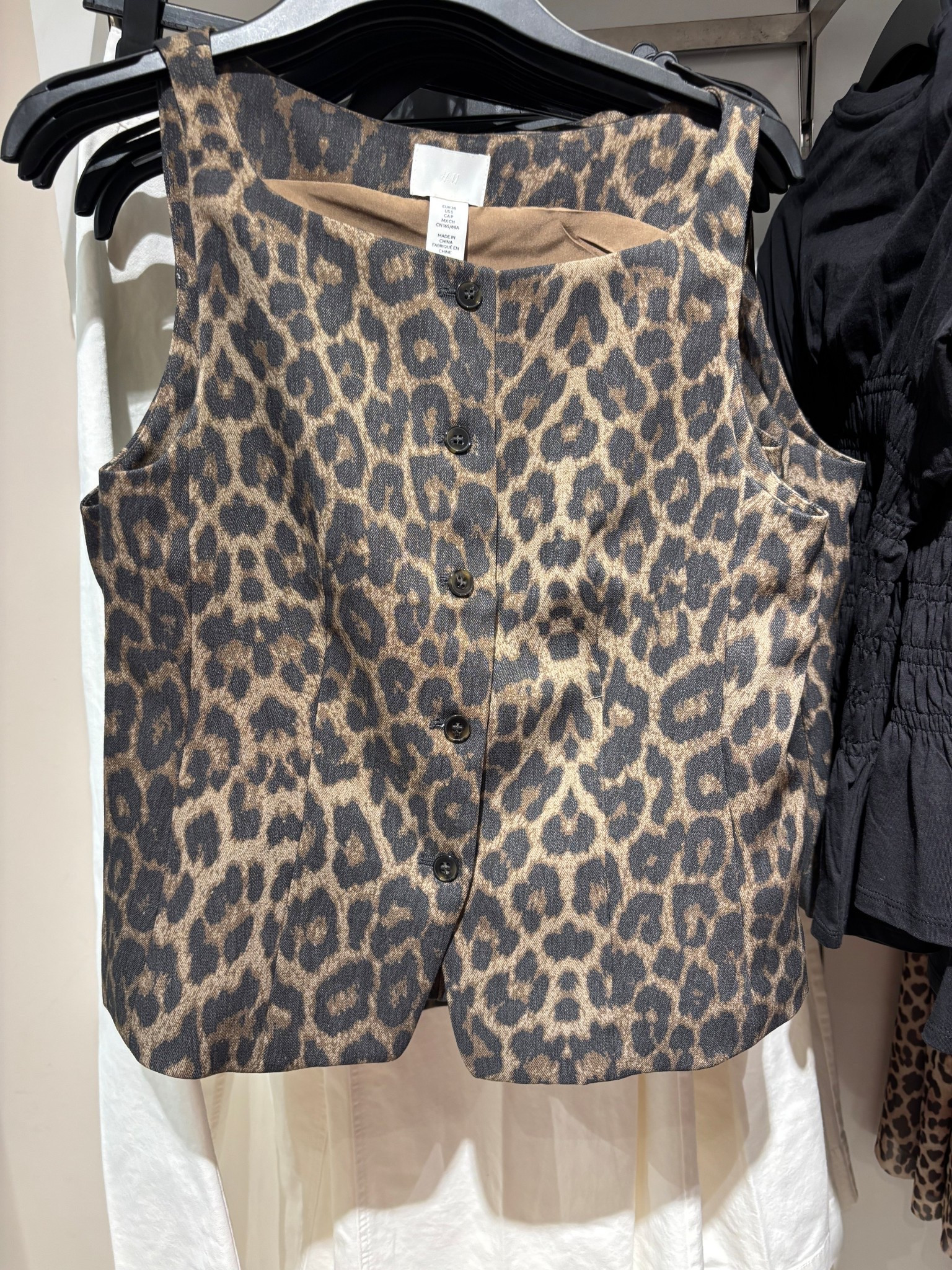 Leopard vest 


#LTKootd #LTKspring #LTKspringtrends