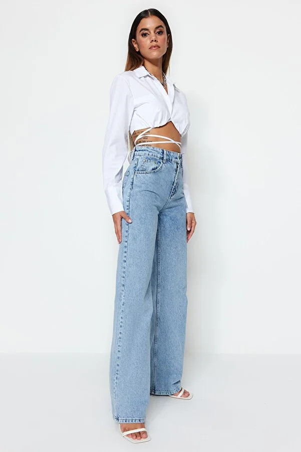 Hellblaue Jeans mit hoher Taille und weitem Bein TWOSS23JE00068 | Trendyol DE