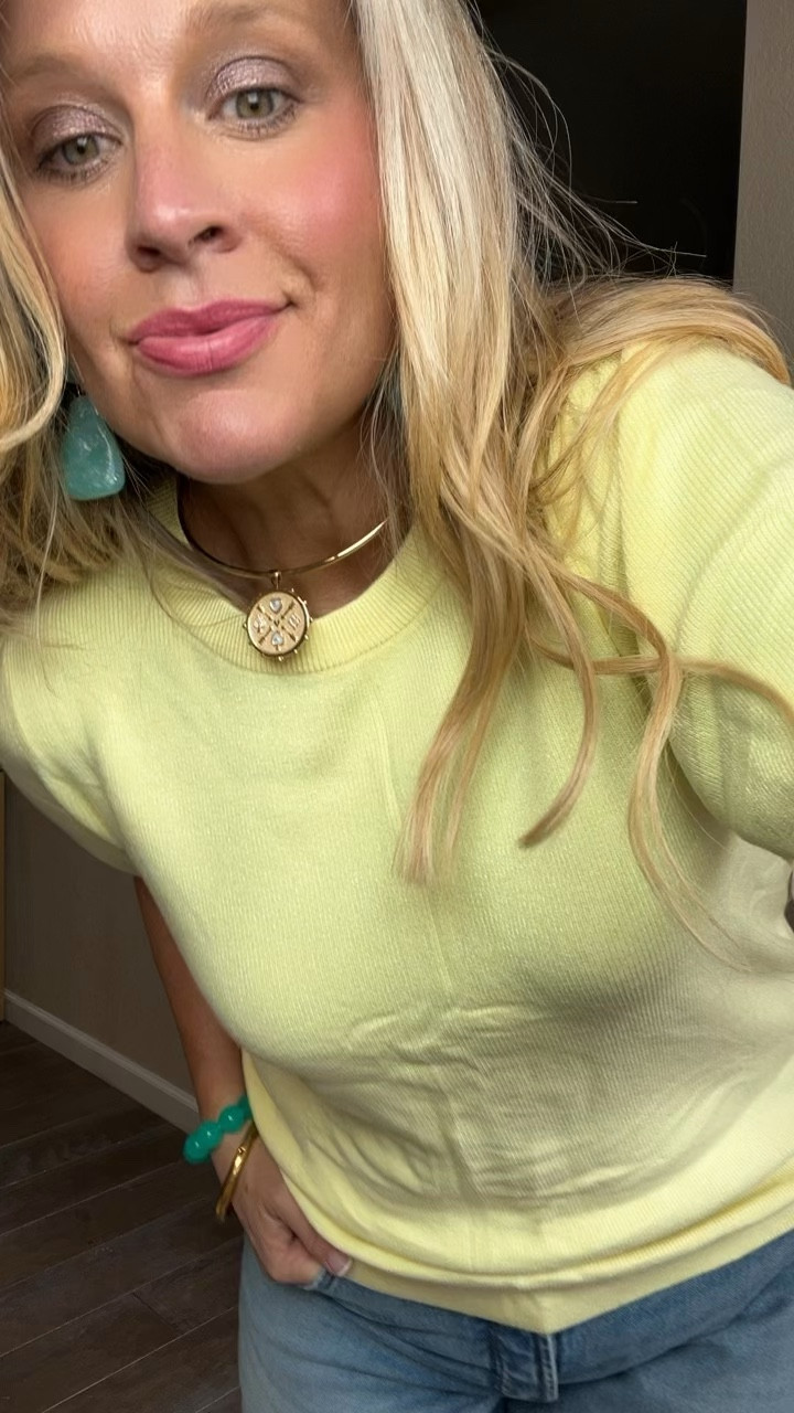  ✨Tap the bell, save and ❤️ for over 40 fashion, midlife style, midsize fashion and luxury looks for less. 

⬇️Sizing information: large (size up if in between sizes.) 31 jeans tts

It’s not your body… it’s the strategy.

The anti-pooch formula is simple:

✔️ Lift (structure up top)
✔️ Release (no cling through the middle)
✔️ Lengthen (clean, vertical lines)

That’s how outfits start working with you instead of against you.

Not tighter.
Not oversized.
Just intentional.

Save this for the next time nothing feels right 🤍
👯‍♀️ Share with someone who needs this too

Helping you look good, feel good
Lindsey

#over40style #midlifefashion #midsizefashion #bellyfriendly #confidenceover40 #genxstyle #styleover40 #effortlessstyle #polishedcomfort

Follow my LTK @Over40andmidlife on the @shop.LTK app to view this post and get my exclusive app-only content!

#liketkit #LTKMidsize #LTKPlusSize #LTKOver40
@shop.ltk
https://liketk.it/65K54