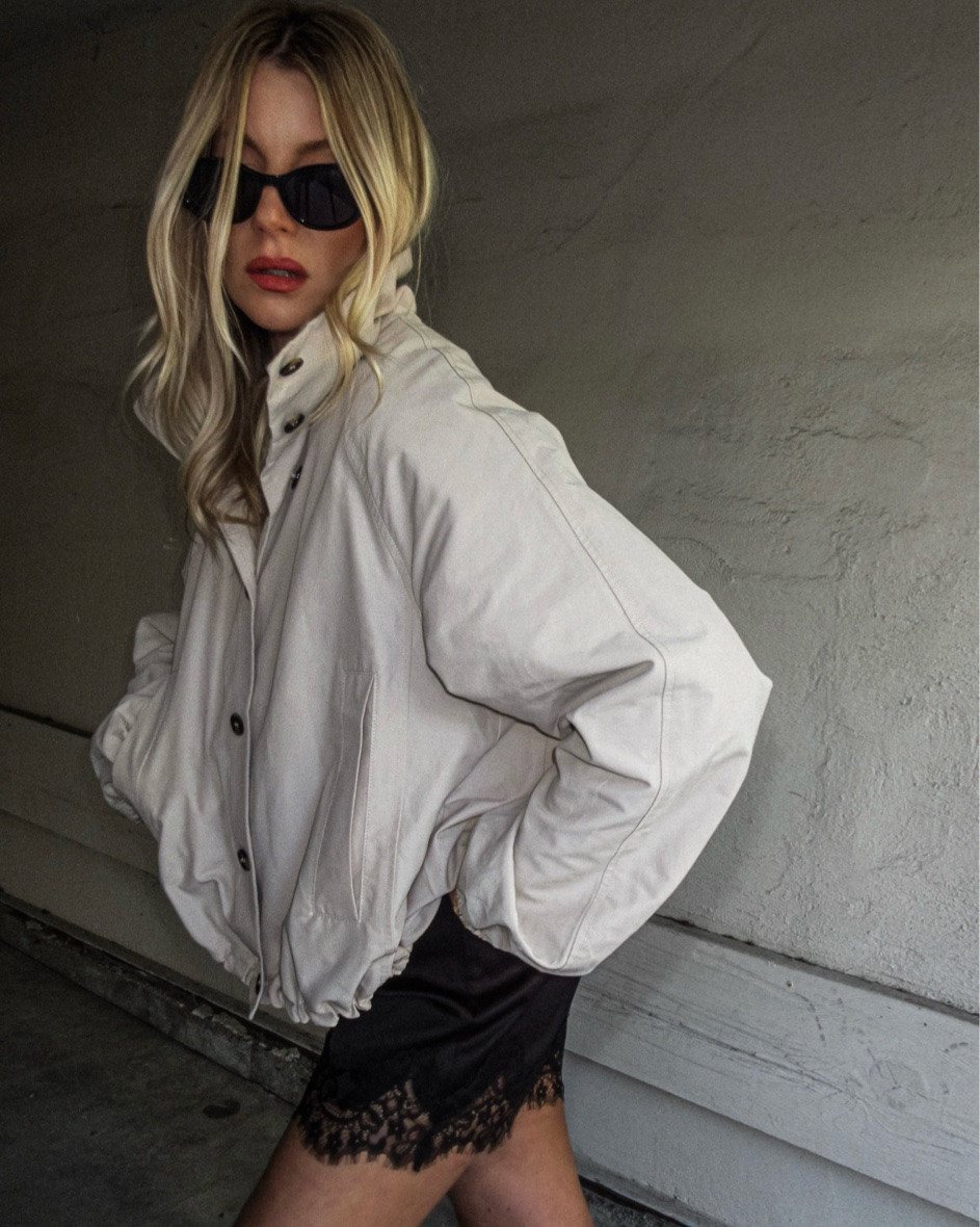 utility & lace 🖤

#simplechic #minimalchic #minimalstyleb#90s