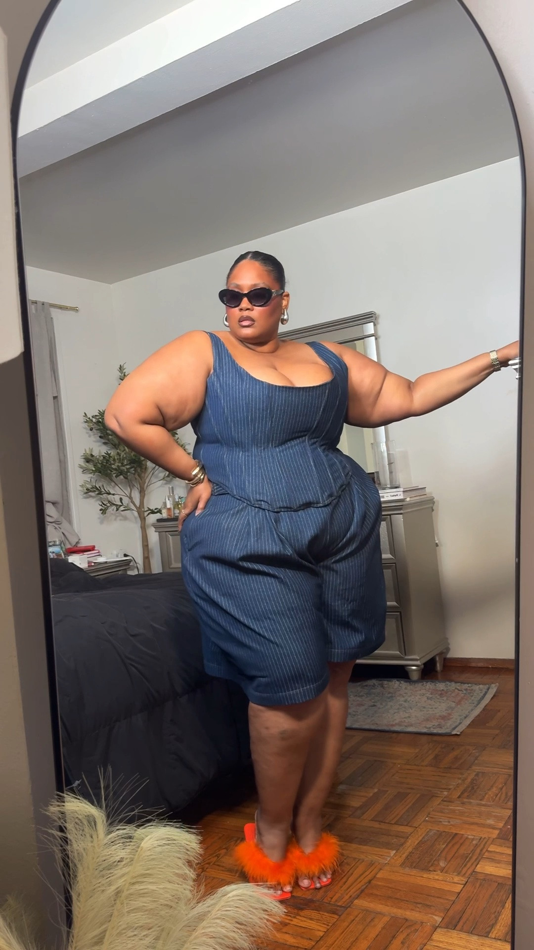 Capris/culottes are taking over spring/summer fashion right now, and there’s so much discourse around who should wear them, whether we love them or hate them… but as a plus size woman, I personally love styling them.

Maybe it’s the millennial in me, but I love finding ways to make trends feel intentional, wearable, and true to my personal style ✨