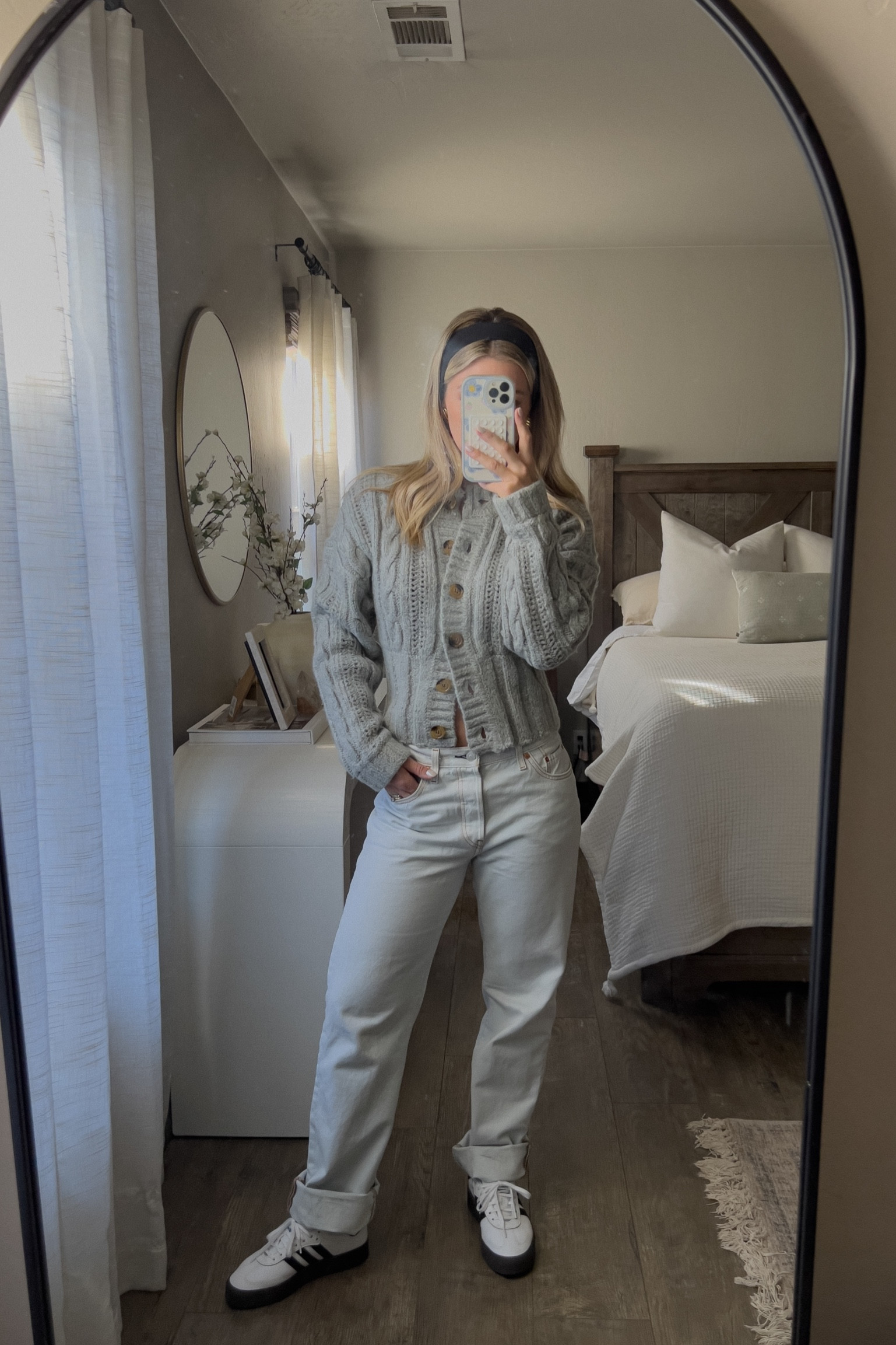 casual ootd 💌☁️✨
light wash levi’s, cardigan, adidas sambarose 

#LTKstyletip #LTKfindsunder100 #LTKshoecrush