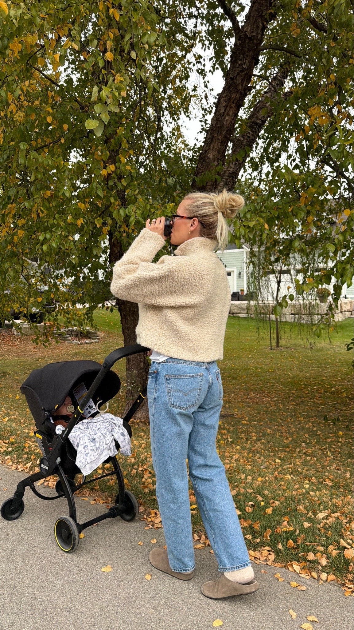 SIZE: small in sweater, med in tee, 28 in jeans, shoes run tts (linked similar)! #kathleenpost

Fall outfit inspo, fall transition look, casual chic fall look
