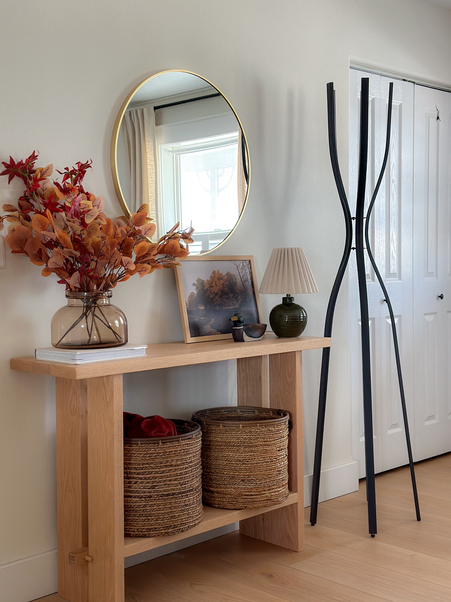 Fall entryway 🍂 

#LTKSeasonal #LTKFallSale #LTKHome