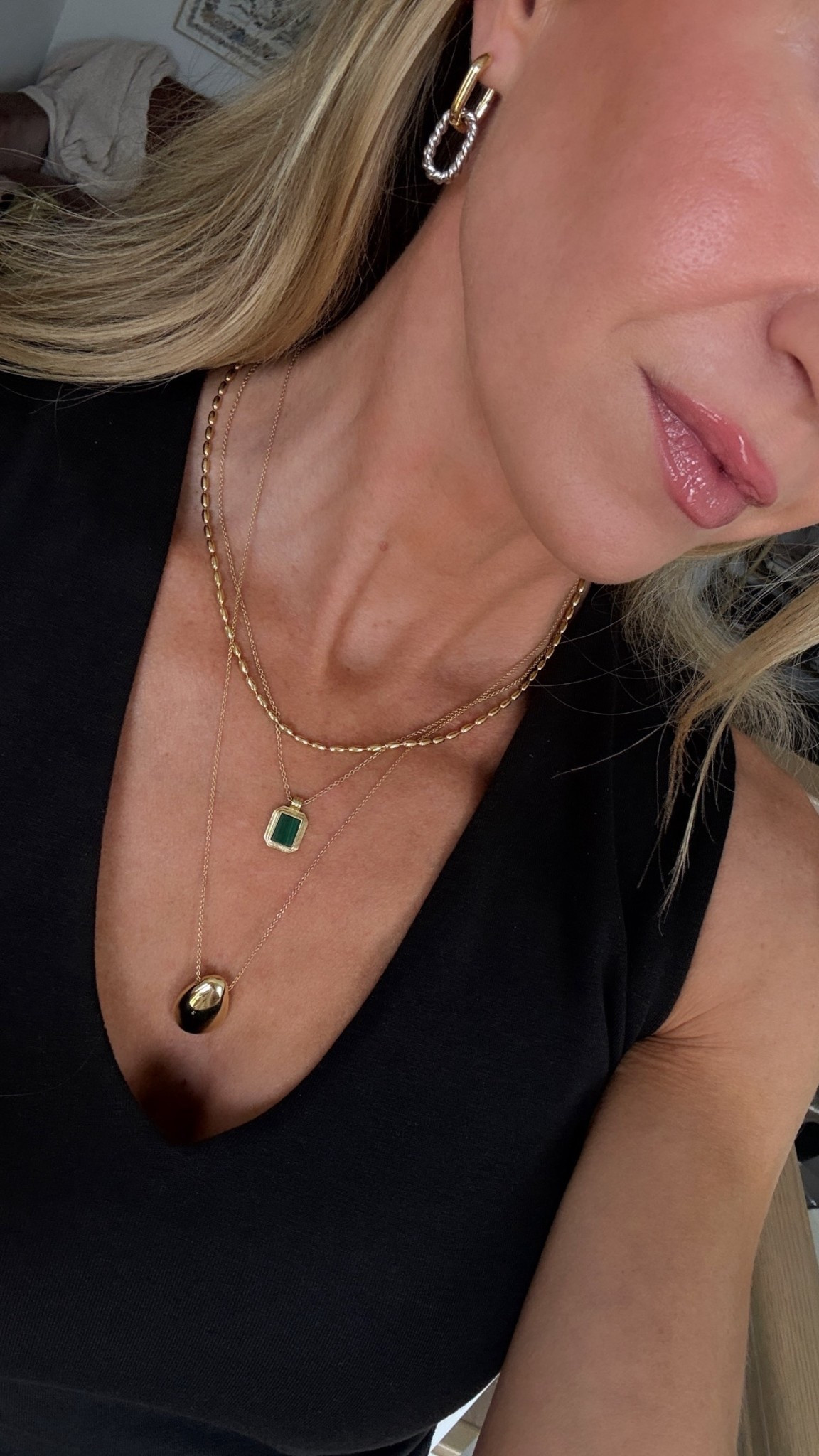 Wearing some of my favorite @analuisa analuisa everyday jewelry pieces. They would make a great gift for Mother’s Day and you can get a free gift with purchase on orders over $125. #ad 