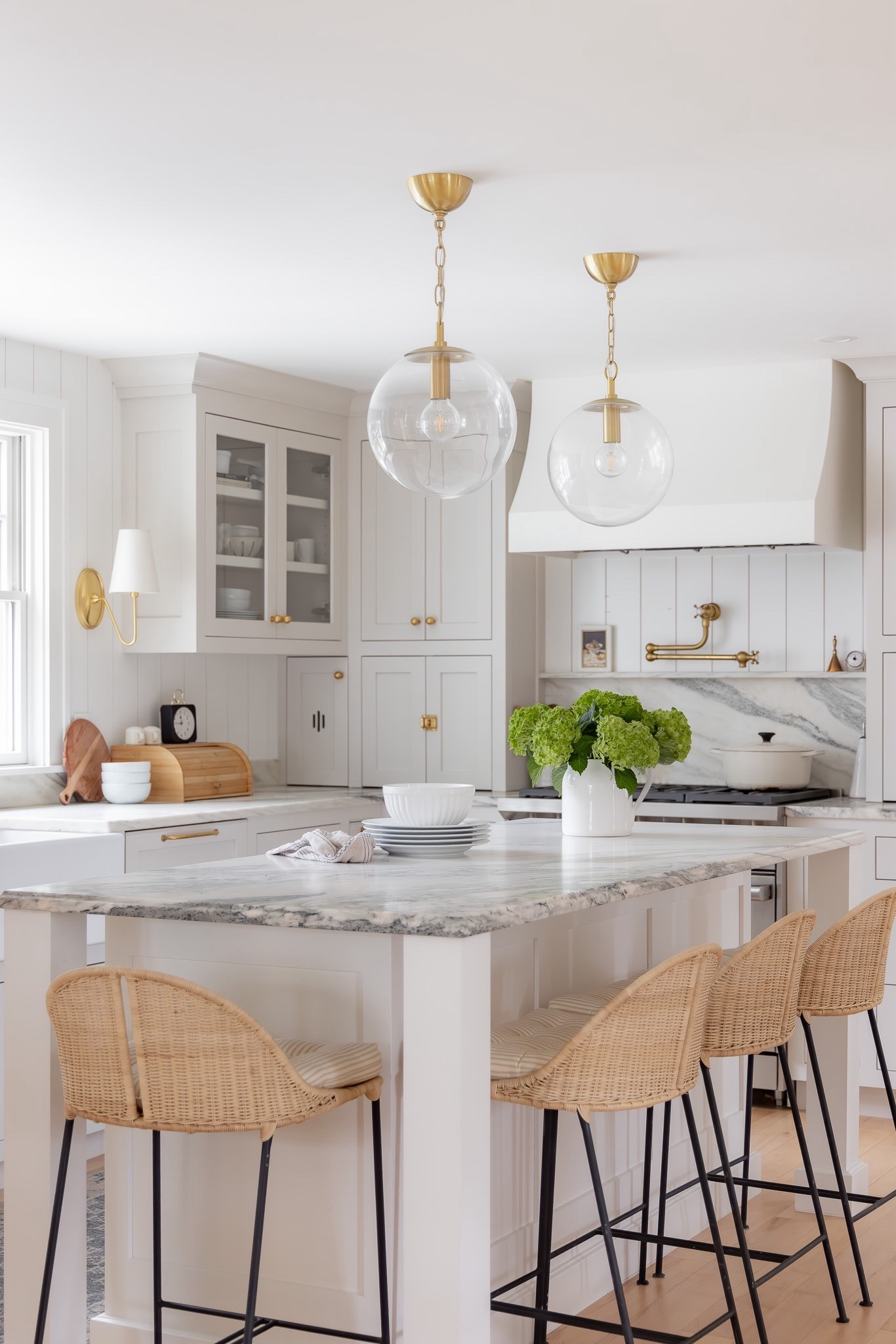 The kitchen is where our holiday traditions begin — prepping recipes, setting out dishes, and gathering together with family and friends. These Wayfair finds make hosting easy and beautiful:
* Brass pot filler (perfect for family meals)
* Le Creuset pots (a must for cooking for a crowd)
* Farmhouse sink (timeless and practical)
* Countertop cutting boards, bowls & bread box (for everyday prep and festive spreads)
* Warm brass sconces (set the coziest glow)
Shop my holiday hosting favorites from @wayfair and make your own kitchen holiday-ready.

#wayfair #wayfairpartner #ad