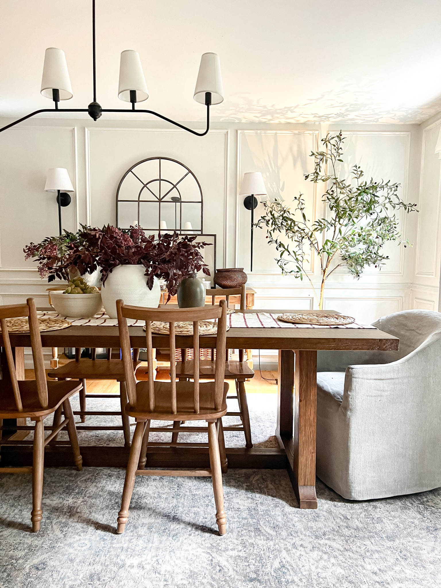 Transitional dining room inspo.