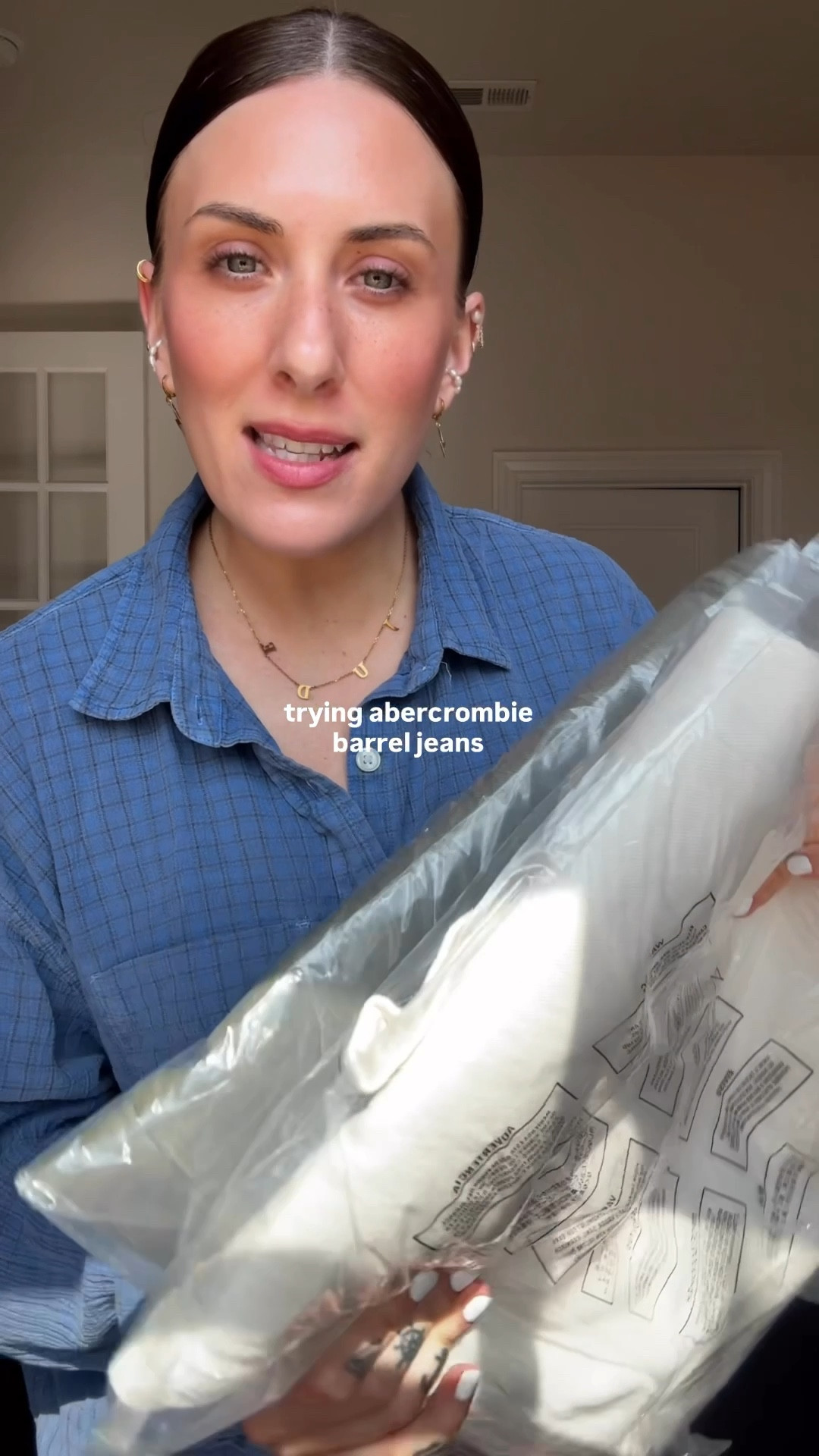 Wearing a 28 long in both, but I def need at least a size 29 in the white! @abercrombie barrel jeans try on as someone who’s 5’10” 🤍

#LTKTall #LTKunboxing #LTKspringtrends