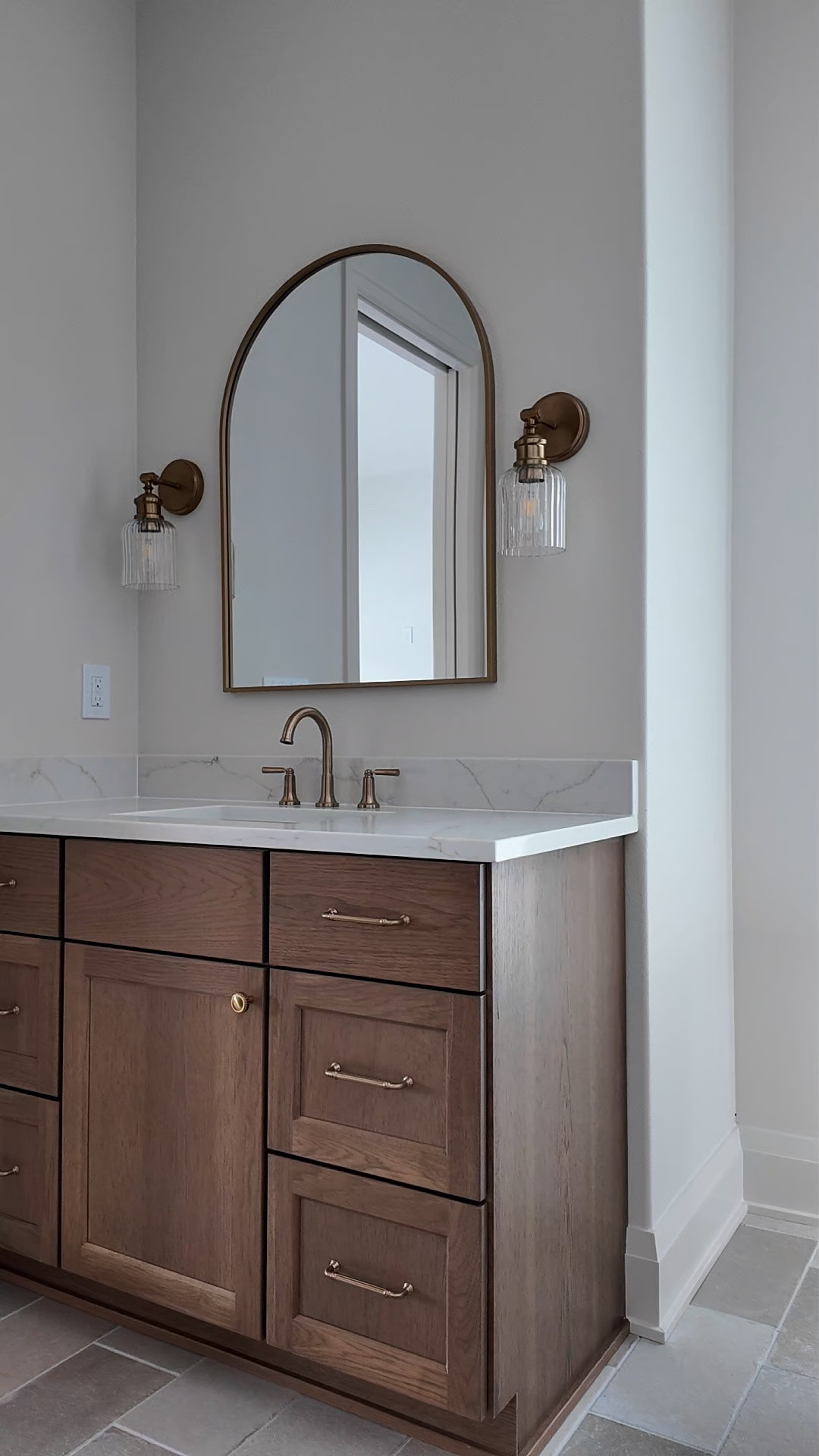 This arch mirror and hardware🙌🏻 @wayfair #wayfair #wayfairpartner