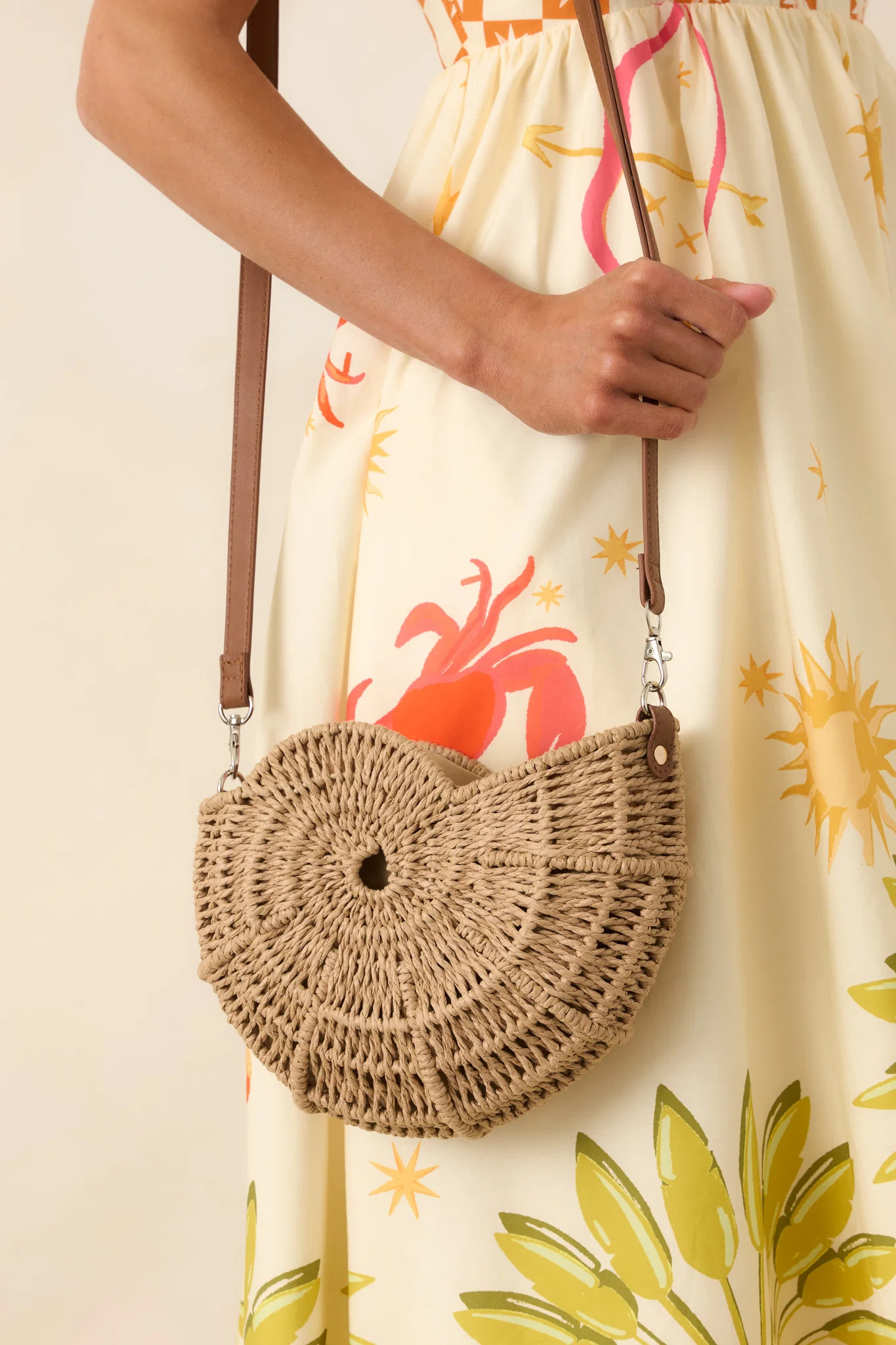 Living on the Curve Golden Natural Woven Nautilus Crossbody | Red Dress