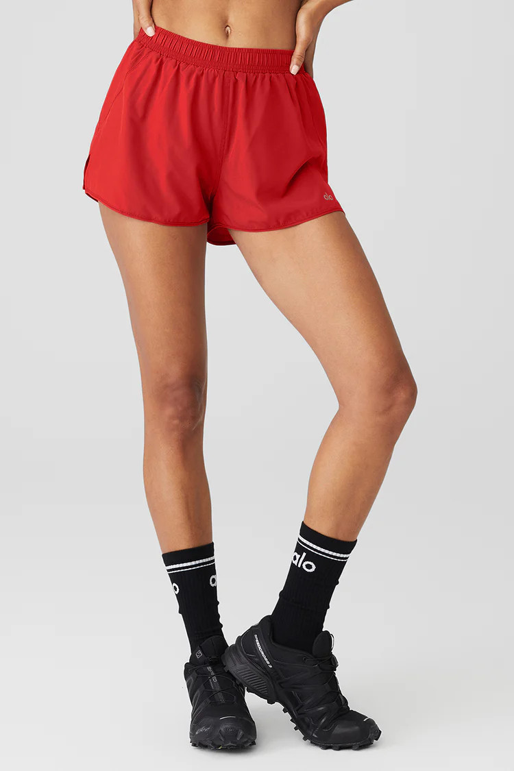 Stride Short - Classic Red | Alo Yoga (US)