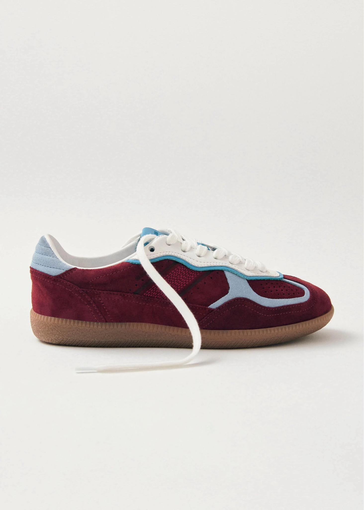 New sneaker alert! Alohals 