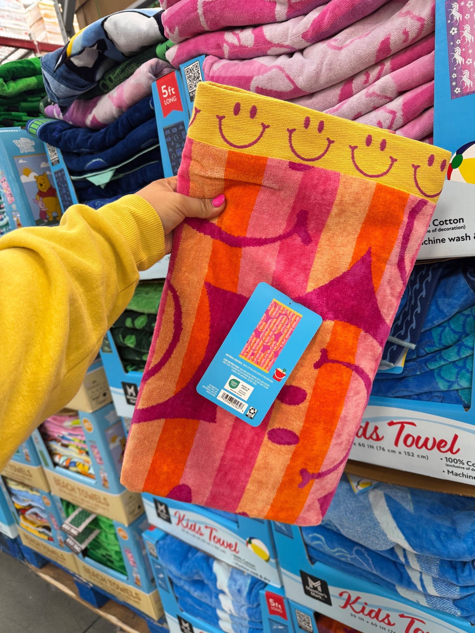 Happiest pool towel award goes to… 🩷😊✨ Grab this on your next Sam’s trip!