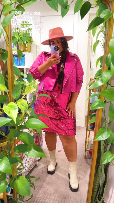 All my favorite red and pink looks for plus size! 

#LTKstyletip #LTKcurves #LTKSeasonal