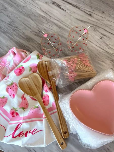 Pink heart plates and heart wooden spoons, Valentine’s Day decor from Amazon, Valentine’s Day party decor

#LTKhome #LTKSeasonal #LTKparties