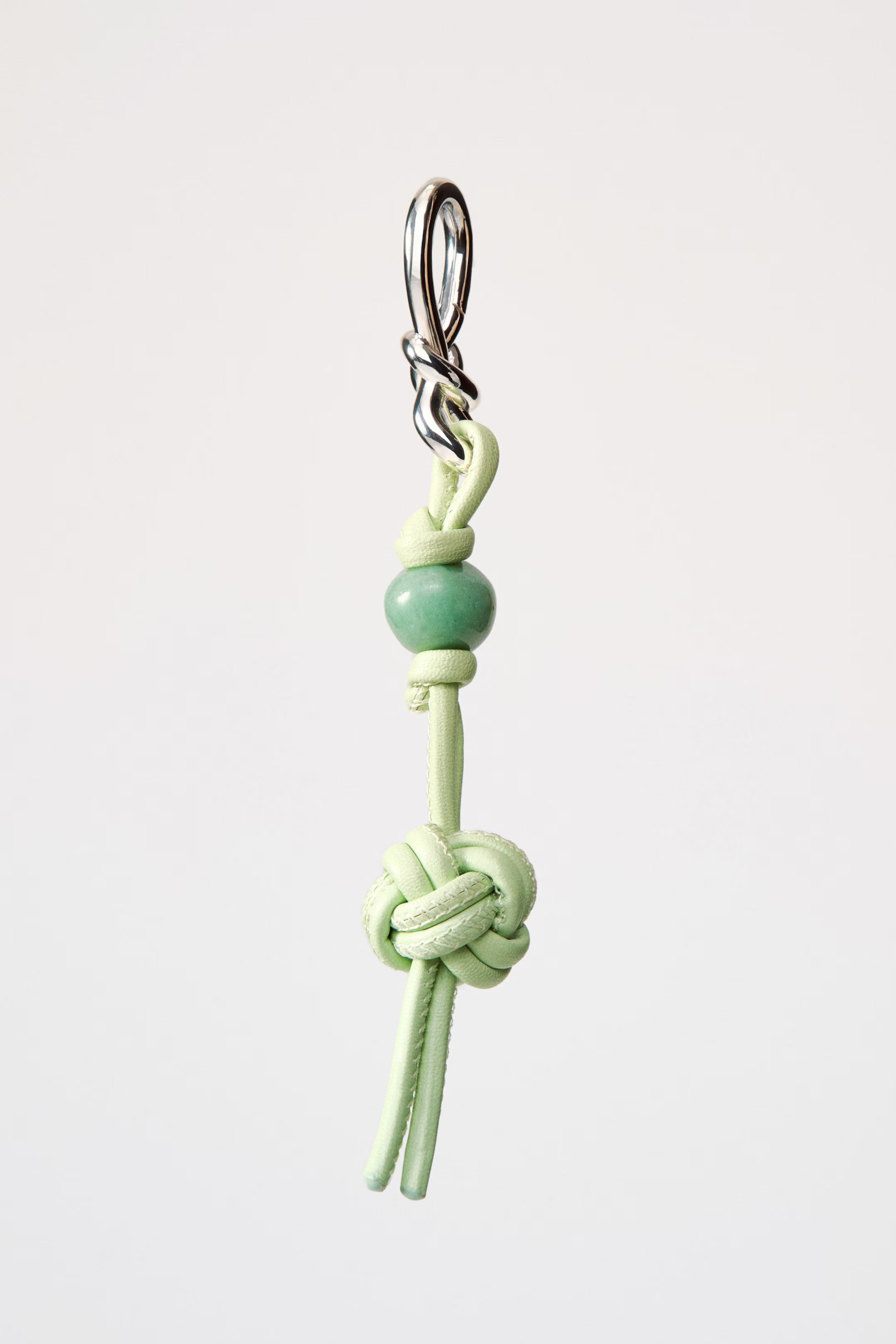 BRELOQUE DE SAC NOUÉE « BONNE CHANCE » - VERT | COS (EU)