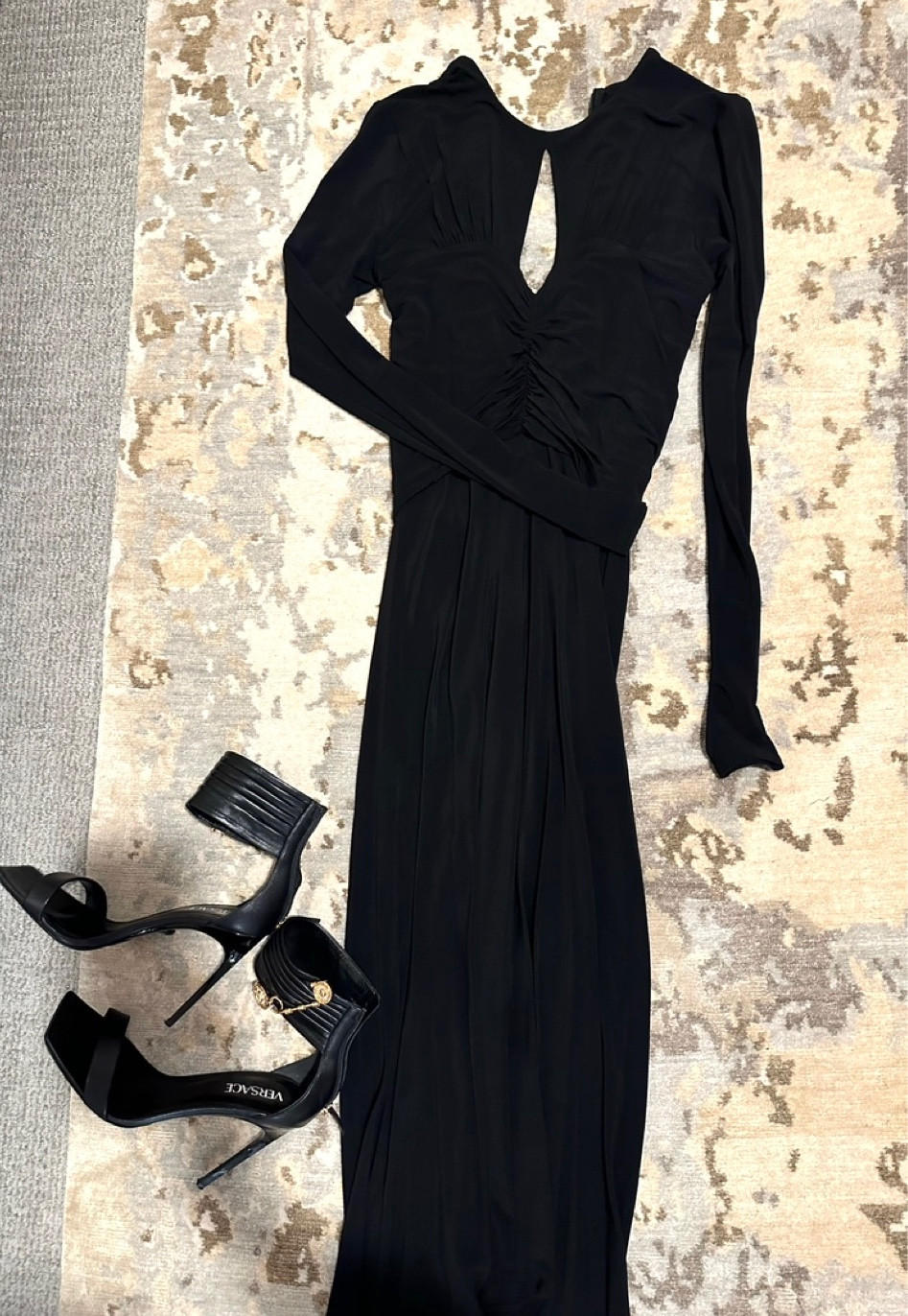 When in doubt, wear black 🖤

#LTKHoliday #LTKstyletip #LTKparties