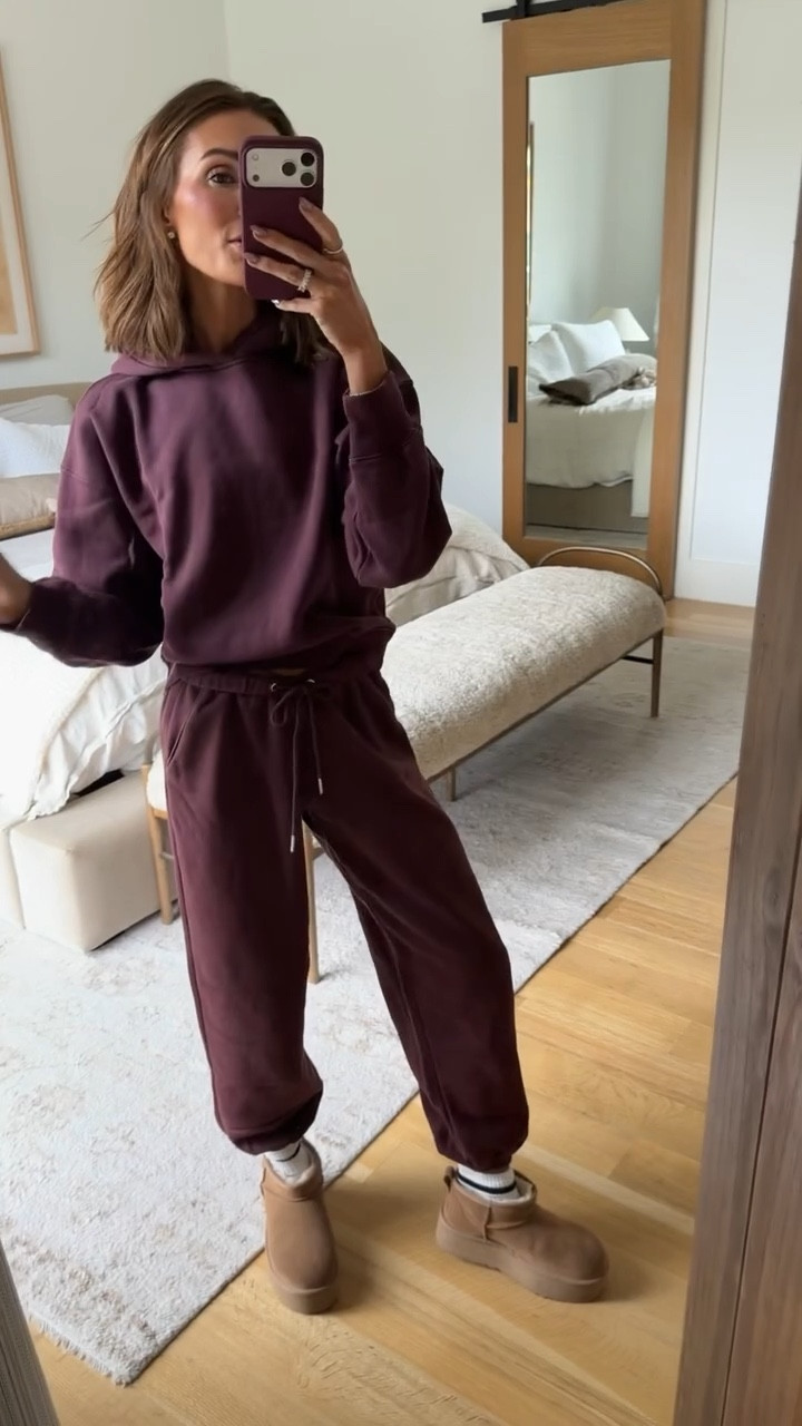 sweats you’ll be reaching for again and again! 🫶🏼 SO comfy and not too baggy! 💗 on sale rn!

#LTKCyberWeek