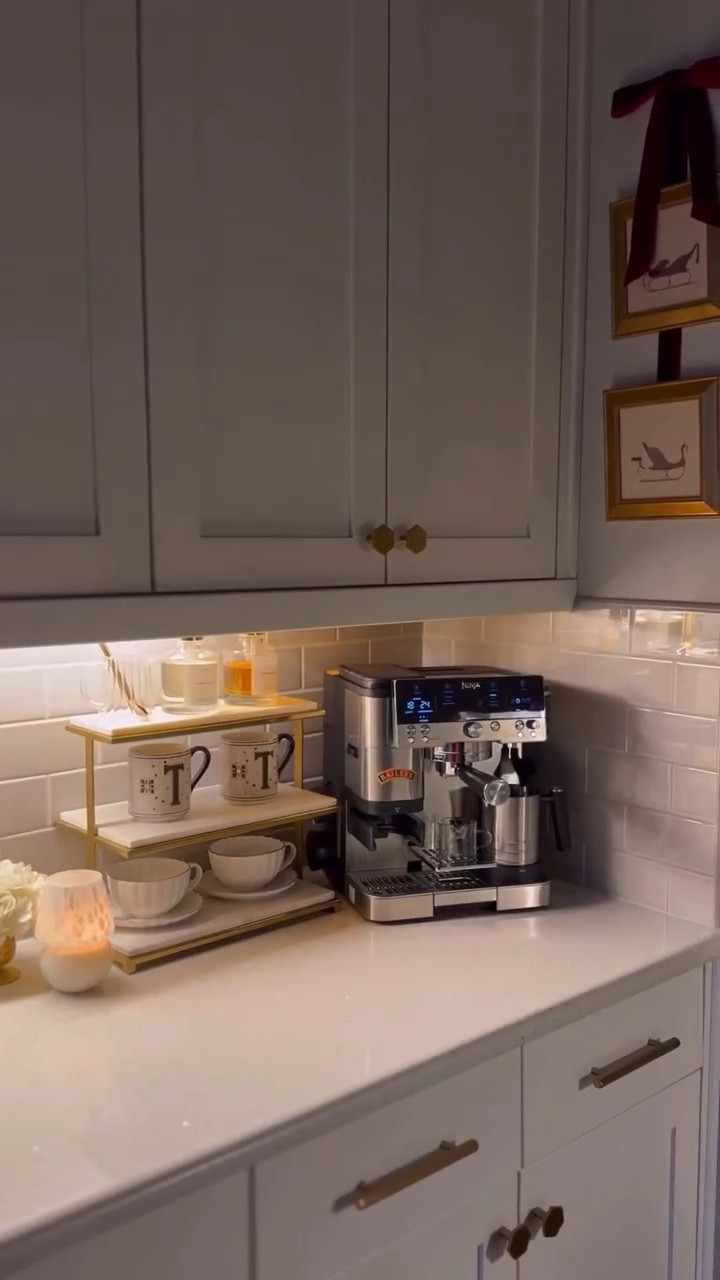 Beyond excited because @baileysus is partnering with @ninjakitchen and their new Ninja Luxe machine to help me whip up espresso-filled cocktails all holiday season! 🎄I got it unboxed and ready to go and we’ve already enjoyed the tastiest lattes. Stay tuned — the holiday drinks I’m making with this combo are going to be so good. 😌

(Gifted) #ninjaluxe #holidaycoffee #holidaycocktails #holidaydrinks #coffeetime #coffeebar #baileys #espressomachine #espressomartinis

#LTKGiftGuide #LTKHome #LTKHoliday