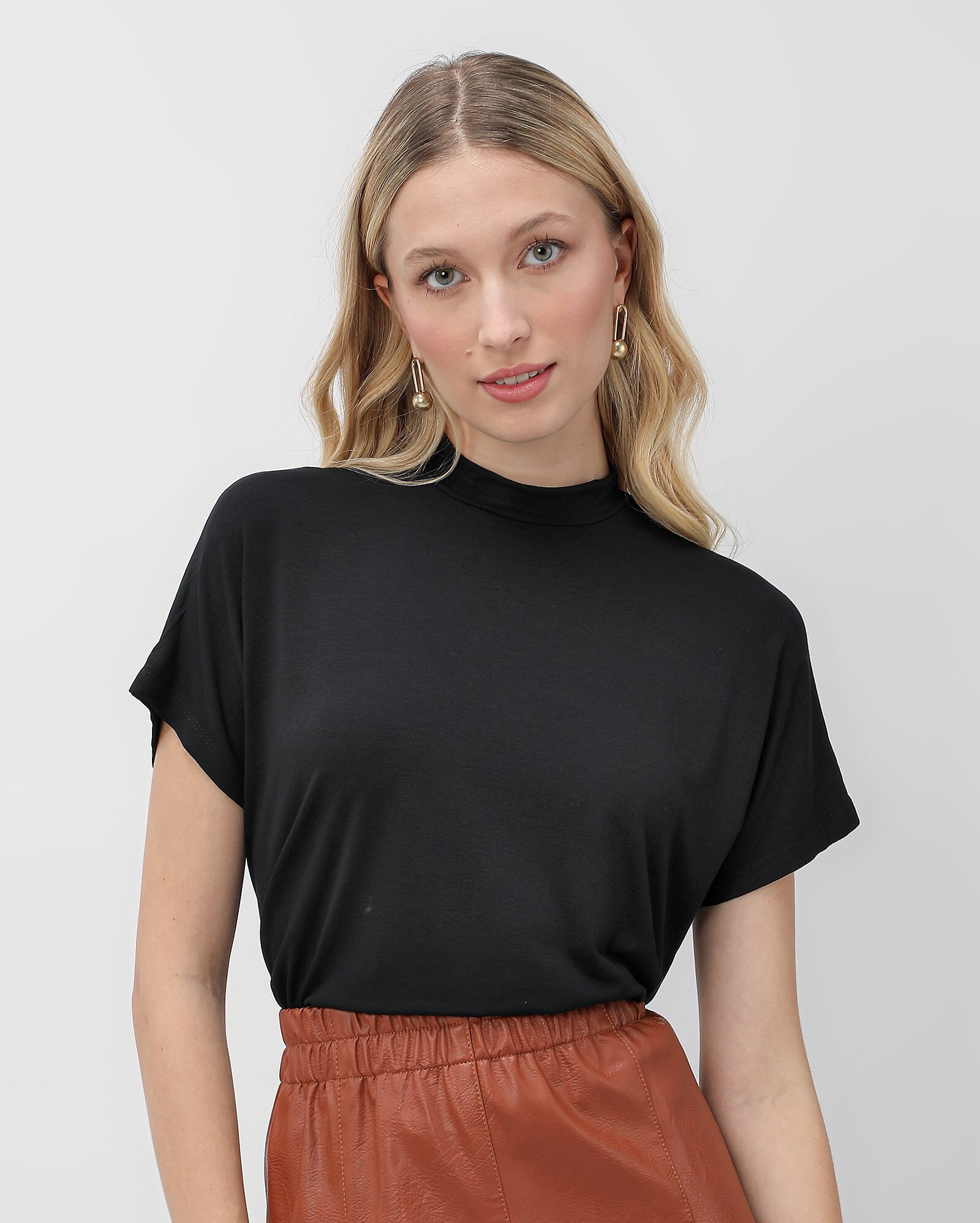 Blusa feminina manga curta com gola preta | AK by Riachuelo | Riachuelo (BR)