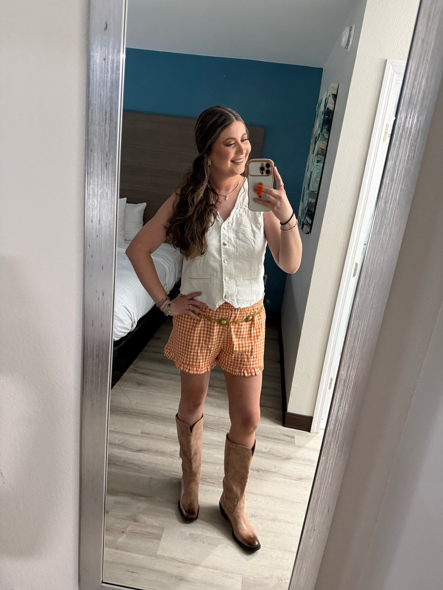 Concert fit check 🤍🧡👢🤠 


Country concert / fit check / country music / Morgan Wallen / Morgan Wallen concert / the swamp / Gainesville / concert look / concert outfit / comfy look / denim vest / gingham shorts / cowboy boots / Amazon fashion / Amazon style / western belt

#LTKdayinmylife #LTKSeasonal #LTKootd