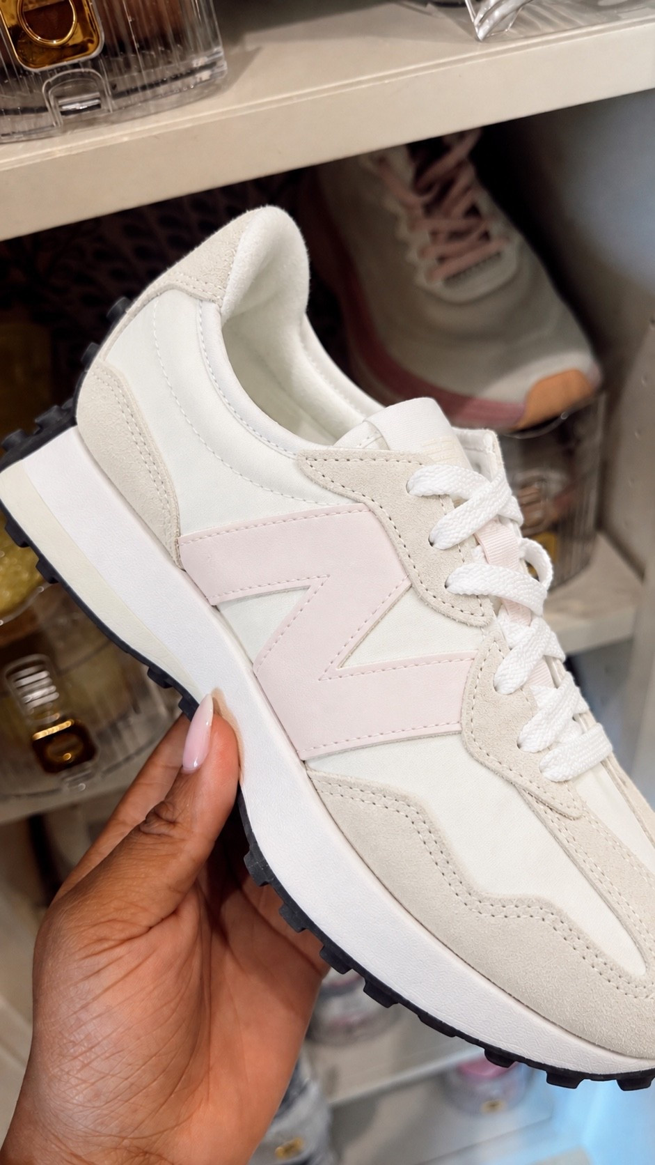 New balance 327 sneakers on sale 👏🏾

#LTKSaleAlert #LTKSeasonal #LTKgrwm