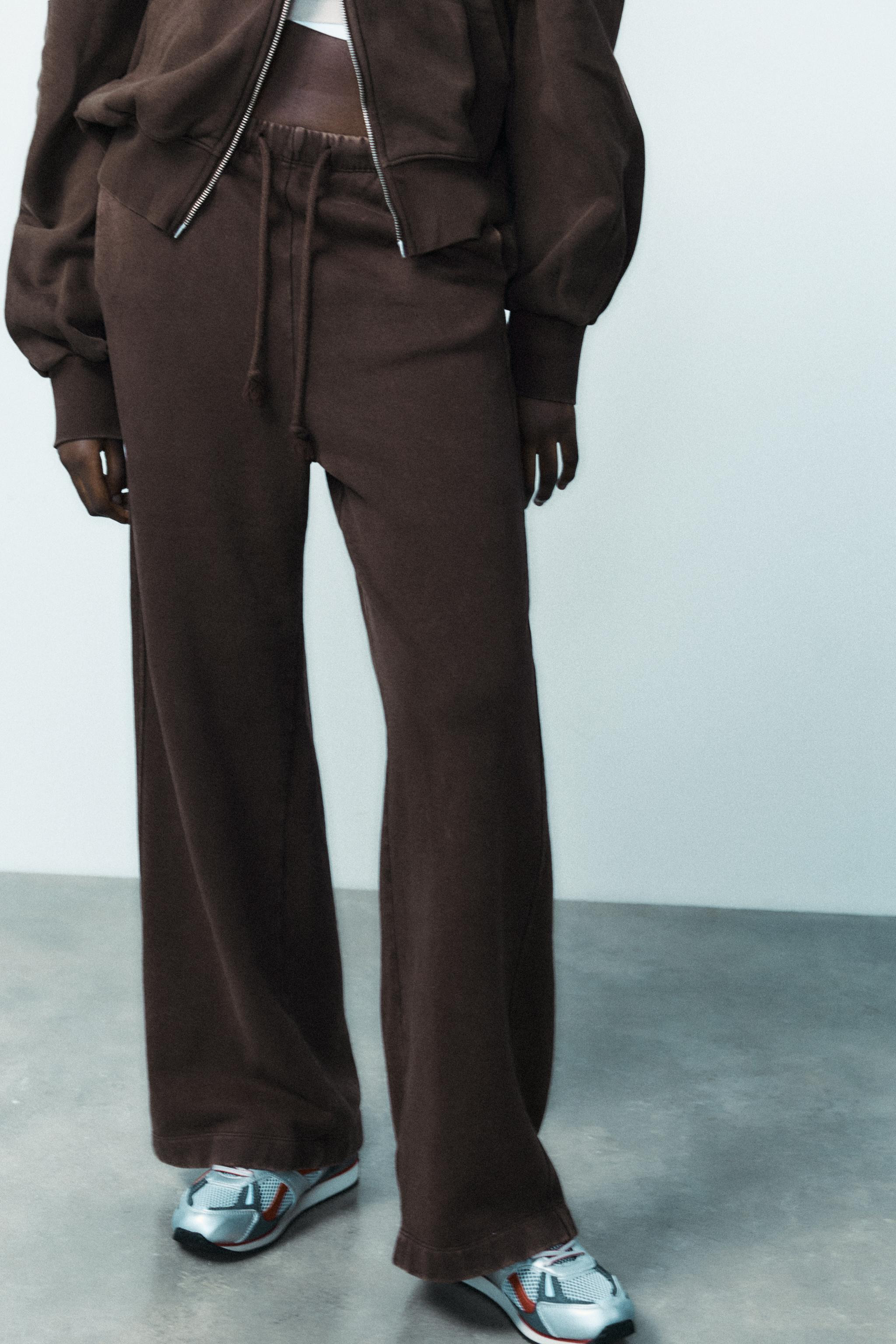 Mid-waist trousers in a cotton-rich yarn. Elasticated waistband with adjustable drawstrings. Side... | Zara UK