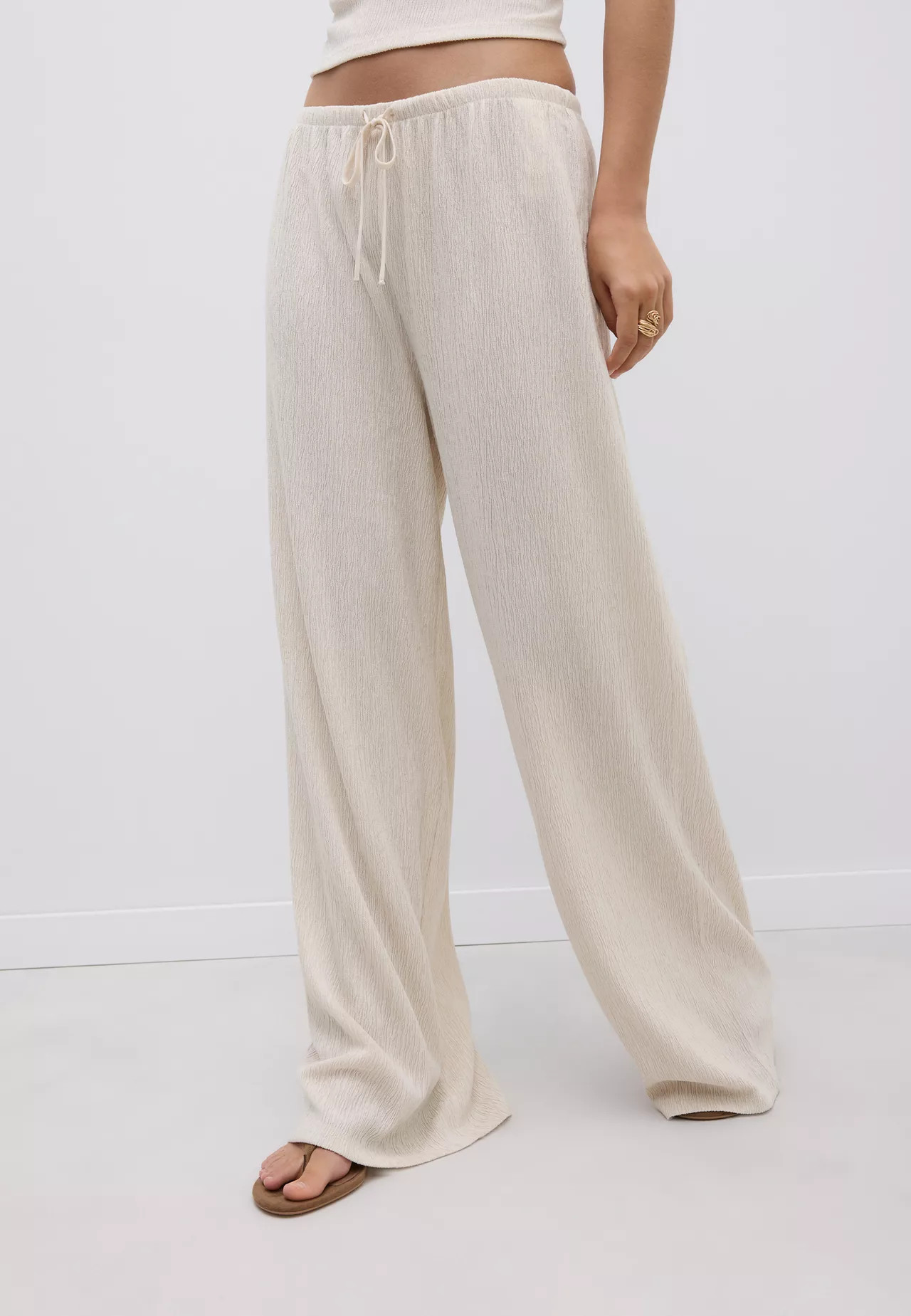 Straight-leg creased-effect trousers - Women's fashion | Stradivarius United Kingdom | Stradivarius (UK)