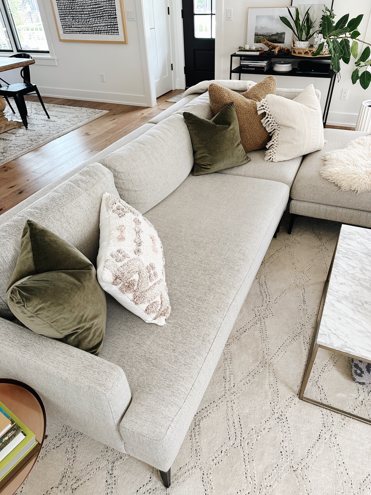 I recommend going up a size/2 inches for the down inserts for a super full look
Home decor
Fall 
Throw pillows


#LTKfindsunder100 #LTKfindsunder50