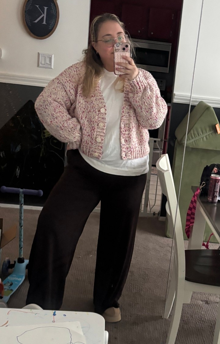 Comfy fit for an indoor play place! 

#LTKMidsize #LTKootd #LTKmomlife