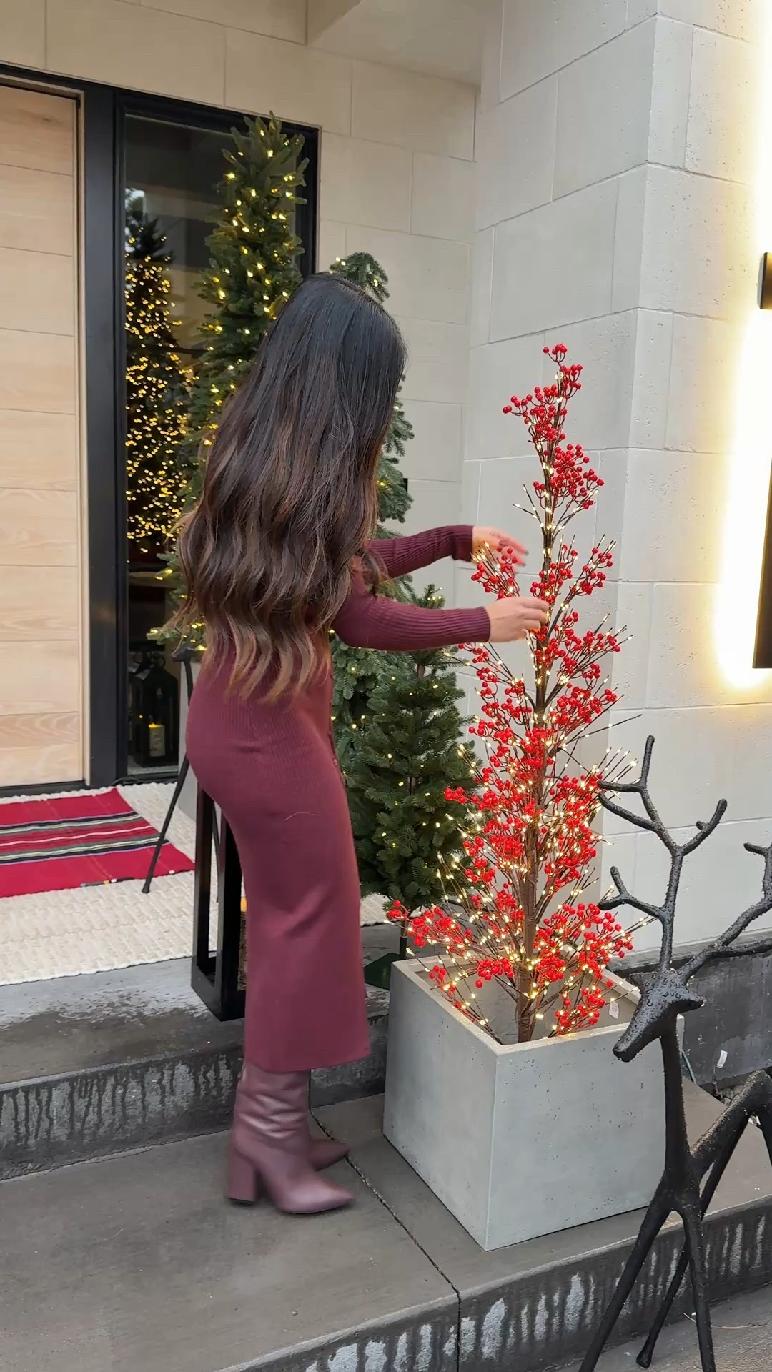 Obsessed with these Lit Twinkling Twig Berry Trees! The red is so fun. Most of these pieces are from Pottery Barn. All linked below. Christmas front porch.


#LTKHoliday #LTKSeasonal #LTKHome