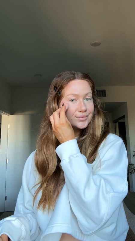 my current everyday routine & all the products I’ve been loving for a simple, glowy make up look 