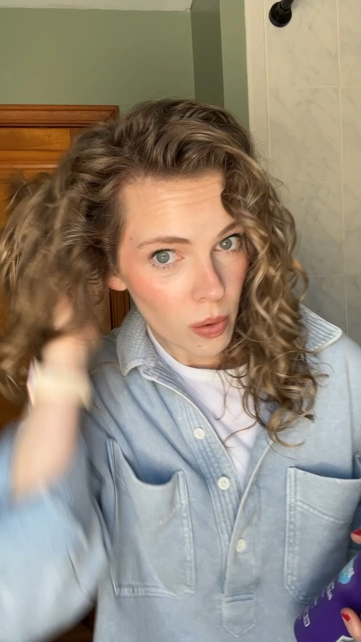 Everything I used for hair wash day 😍

The detox shampoo is everything 😍😍😍

