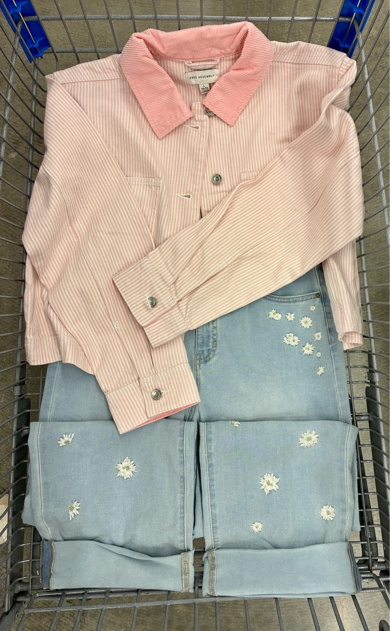 I am obsessed with these new floral jeans from Walmart! And this collared jacket is so soft!

#LTKdayinmylife #LTKSeasonal