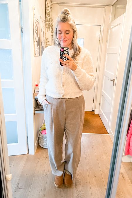 Ootd - Sunday. An easy stay in all day kinda Sunday. Wearing the comfiest Uniqlo trousers, a supima cotton t-shirt and a bouclé style cardigan. Ugg boots double as house slippers. 



#LTKeurope #LTKshoecrush #LTKstyletip