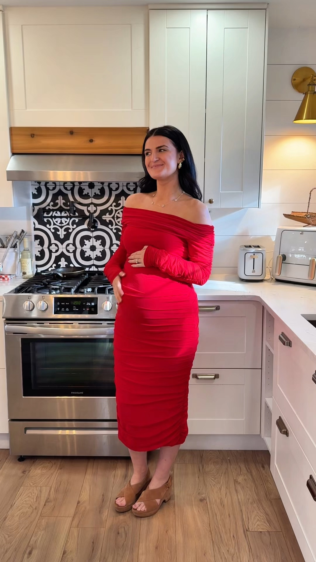 Affordable holiday dresses whether you’ve got a cute bump or not! 

#LTKcanada #LTKwinter #LTKmaternity