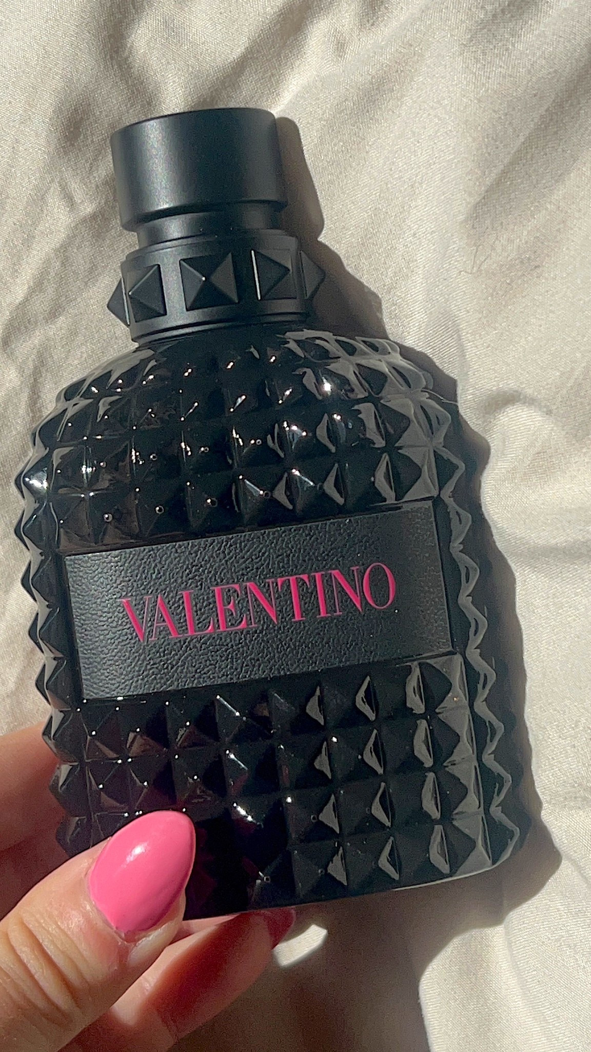 Born in Roma Uomo Extradose Perfume

Fragrance Family: Warm and Spicy

Scent Type: Cool Spices

Key Notes: Spice Blend, Lavandin Heart, Vetiver Heart