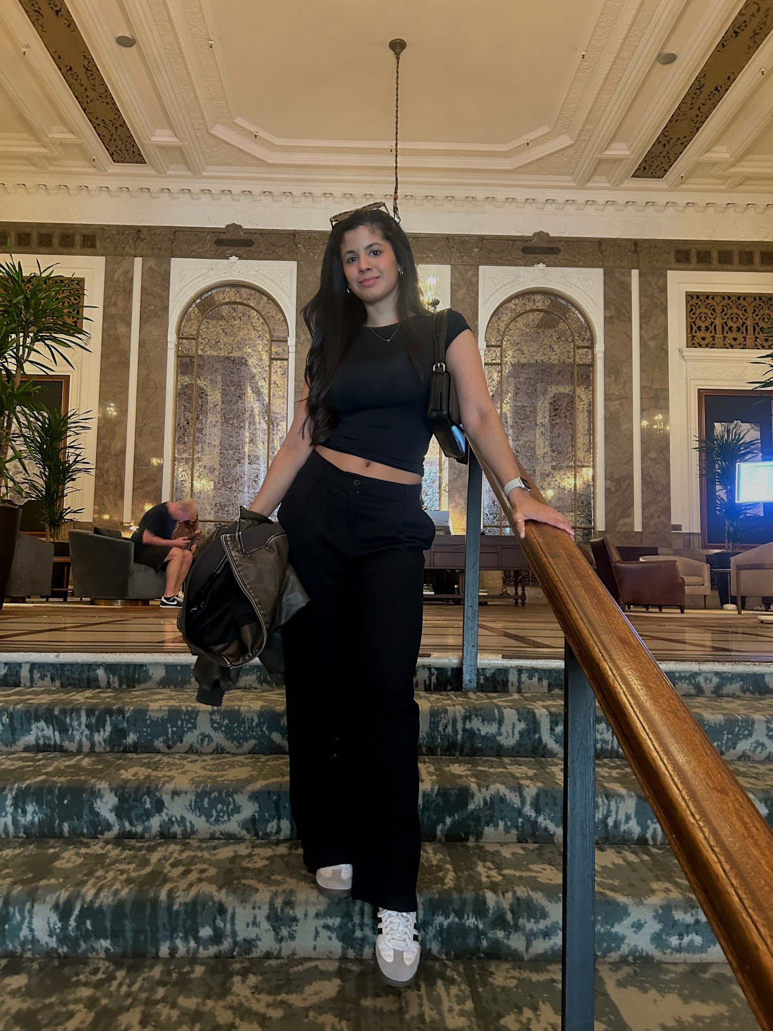 Total black ootd 
