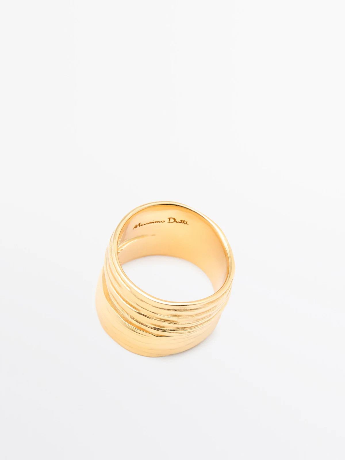 Wide ring with textured detail | Massimo Dutti US