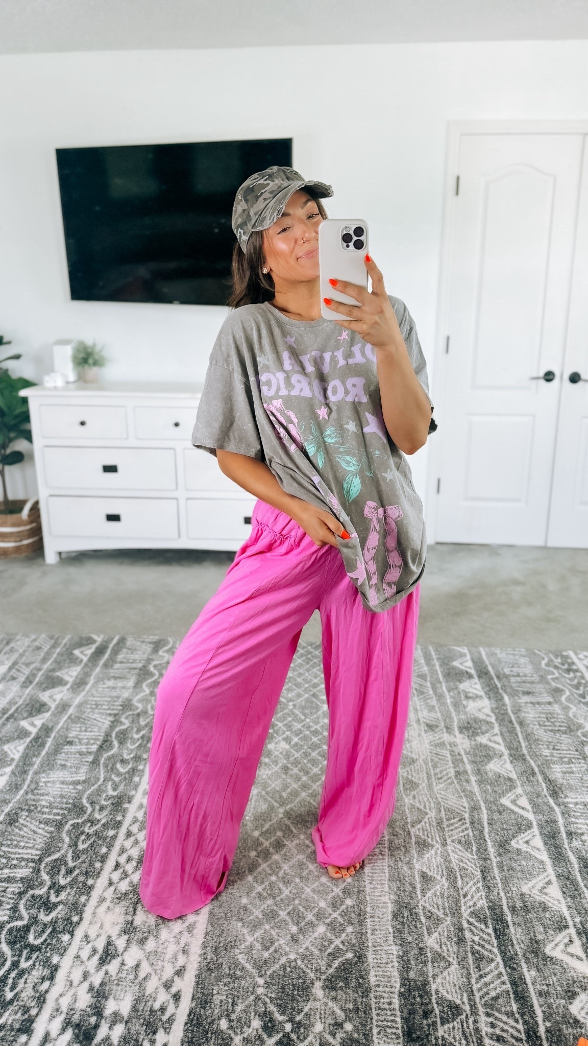 Who says comfy can’t be super cute! Obsessed with these pants and love this oversized sleep tee (size down, I’m in the xs)

#LTKSaleAlert #LTKPetite #LTKootd