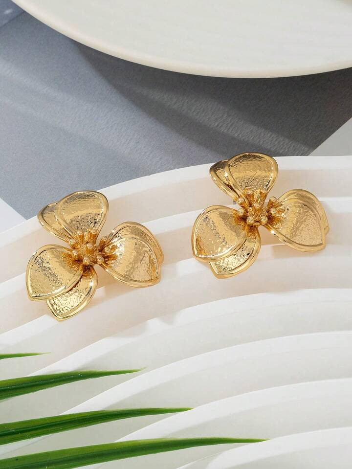 1 Pair Lovely Vacation Style Golden Flower Stud Earrings For Women, Suitable For Dates | SHEIN